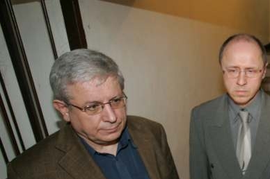 Sociální demokrat Mrština (vlevo)  má pochybné lustrační osvědčení. 