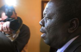 Vůdce opozice Tsvangirai. Bude souhlasit s druhým kolem voleb? Vůdce opozice Tsvangirai. Bude souhlasit s druhým kolem voleb?