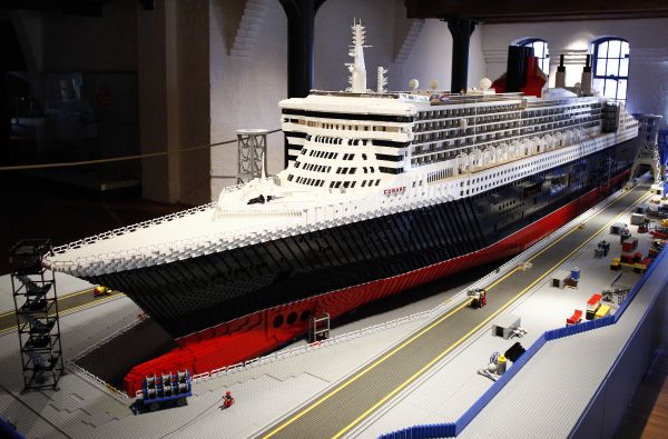 Jedna z kuriozit. Proslulá Queen Mary II. sestavená z kostek lega.