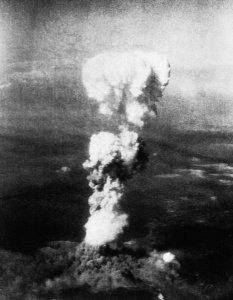 Symbol por&aacute;žky imp&eacute;ria a zrod modern&iacute;ho Japonska: Bomba v Hiro&scaron;imě.