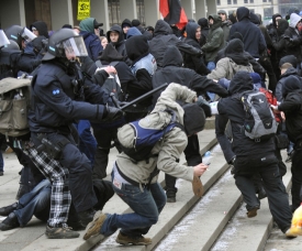 Potyčky policie se zástupci autonomní scény.