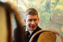 Dětská obrna Jiřímu Zemanovi nezabránila ve studiu.