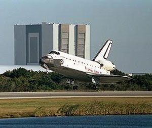 Přistávající raketoplán Endeavour