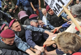 Jedna z mnoha potyček během návštěvy šéfa NATO na Ukrajině.