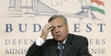 Šéf NATO Jaap de Hoop Scheffer na tiskovce v Budapešti.