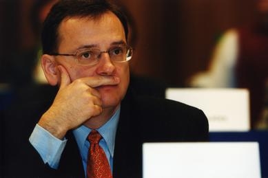 Ministr práce Petr Nečas přemýšlí, co s důchodovou reformou