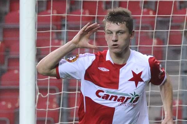 Útočník Slavie Tomáš Necid slaví jeden ze svých gólů proti Brnu.