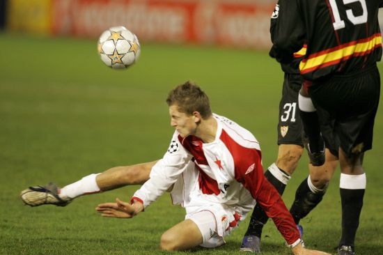 Tomáš Necid (vlevo), útočná naděje českého týmu do 19 let.