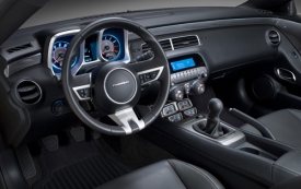 Interiér se od evropských chevroletů v mnohém liší.