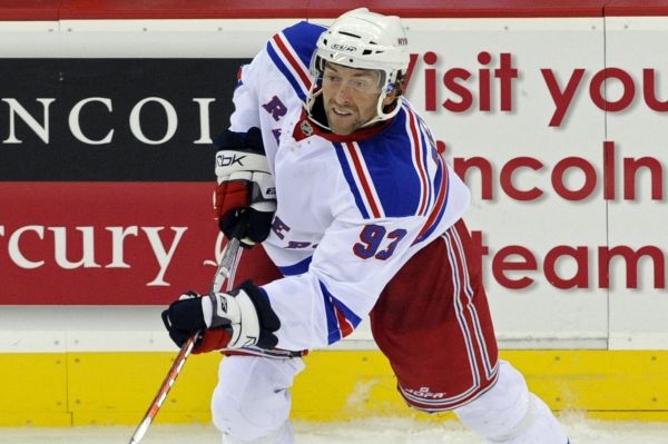 Hokejový útočník Petr Nedvěd v dresu New York Rangers.