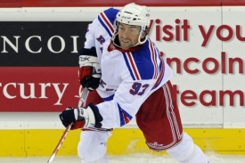 Hokejový útočník Petr Nedvěd v dresu New York Rangers.