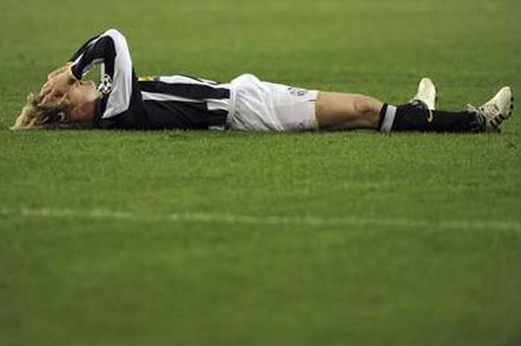 Nebude pokračovat. Pavel Nedvěd musel být vystřídán.