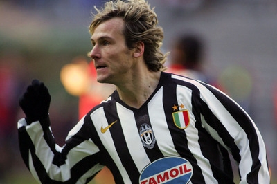 Pavel Neděvd prodloužil s Juventusem smlouvu do června 2009.