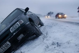 Hydrometeorologický ústav varuje před sněhovými jazyky a náledím.