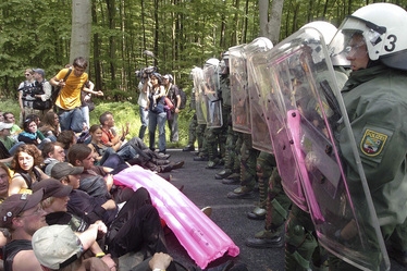 Němečtí aktivisté proti summitu G8.