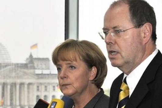 Merkelová a Steinbrück představí záchranný plán během několika dnů.