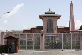 Palác v hlavním městě, který musí král opustit.