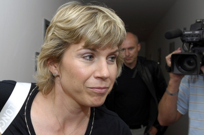 Kateřina neumannová musí vymyslet, jak uspořádat šampionát bez klíčových lidí, kteří podali výpověď. 