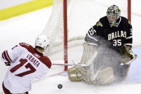 Radim Vrbata brankáře Stars Martyho Turca nepropálil. Radim Vrbata brankáře Stars Martyho Turca nepropálil.