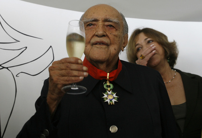Brazilský architekt Oscar Niemeyer oslavil 100 narozeniny.