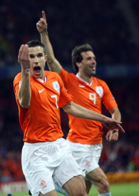 Nizozemci předv&aacute;děj&iacute; atraktivn&iacute; fotbal a &uacute;točn&aacute; hra se jim vypl&aacute;c&iacute;.