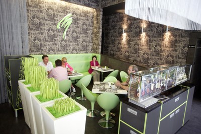 Restaurace Pod křídlem noci má i světlou část.