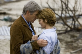 Richard Gere opět jako romantický hrdina.