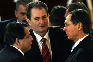 Josef Novotný s Janem Švejnarem a Jiřím Paroubkem.