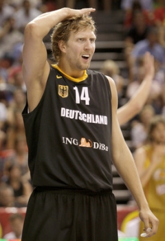 Dirk Nowitzki, tahoun Německa, prvního soupeře českých basketbalistů na evropském šampionátu