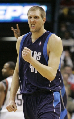 Nowitzki rozstřílel Milwaukee