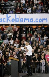Na Iowany se snaž&iacute; působit i Barack Obama.