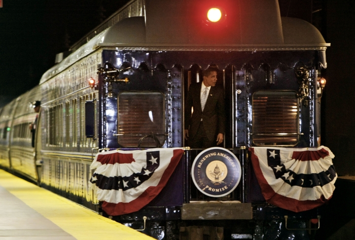 Obama uctí jízdou vlakem památku Abrahama Lincolna. Obama uctí jízdou vlakem památku Abrahama Lincolna.
