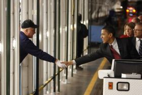 Obama Clintonové přebírá její tradiční voličské jádro - nižší třídu.