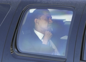 Na Obamu prozrazuje p&iacute;smo z&aacute;hadnost. Může za n&iacute; pr&yacute; jeho původ.