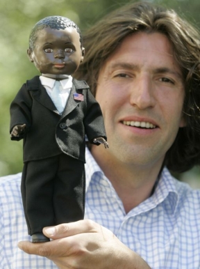 Obama jako loutka-černou&scaron;ek Made in Germany.