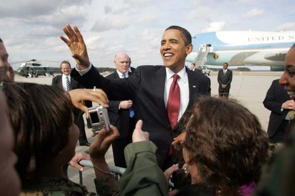 Obama dorazí na pražské letiště ve večerních hodinách 4. dubna.