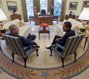 Zat&iacute;m je&scaron;tě st&aacute;le dom&aacute;c&iacute; p&aacute;n Bush a Obama v Ov&aacute;ln&eacute; pracovně.