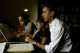 Obama s dcerami. Pes bude až v Bílém domě.