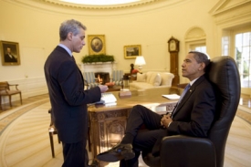 Obama v Oválné pracovně Bílého domu.