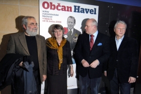 Bývalí spolupracovníci prezidenta Václava Havla na novinářské projekci.
