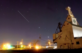 Raketoplán Endeavour na cestě k ISS. Raketoplán Endeavour na cestě k ISS.