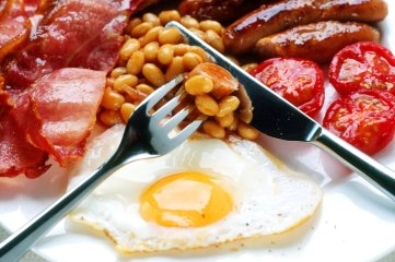 Začínat den smaženým párečkem se vyplácí. Hrozí obezita i rakovina. Začínat den smaženým párečkem se vyplácí. Hrozí obezita i rakovina.