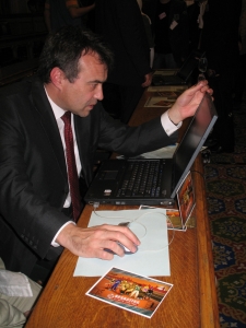 Phil Woolas chce omezit imigraci. Než se země dostane z krize.