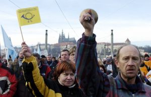 Tisíce odborářů již demonstrovalo v Praze například v listopadu 2005 na podporu přijetí zákoníku práce. 