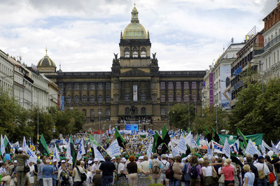 Demonstrace odborářů na Václavském náměstí.