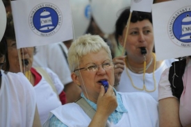 Odboráři dali hlasitě najevo nesouhlas s vládními reformami.