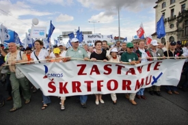 Odboráři u lidech neztrácejí na důvěře. Ale jde o voliče ČSSD a KSČM.