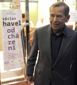 Václav Havel se 20. května zúčastnil tiskové konference v Arše.