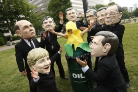 Odpůrci summitu G8 paroduj&iacute; politick&eacute; snahy o prosazov&aacute;n&iacute; biopaliv.