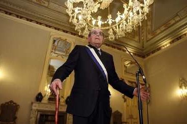 Portugalský režisér Manoel de Oliveira oslavil sté narozeniny. Portugalský režisér Manoel de Oliveira oslavil sté narozeniny.